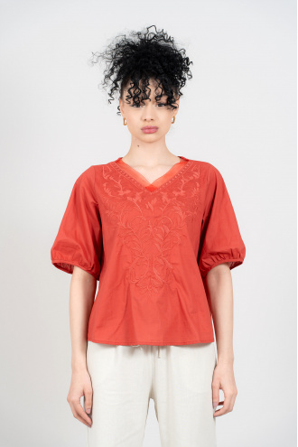 Дамска блуза от фин памук в цвят керемида с бродирани елементи