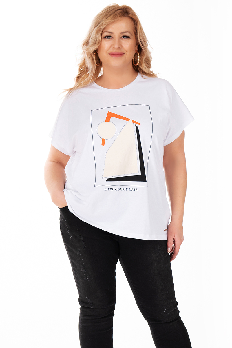 МАКСИ тениска в бяло с щампа геометрични фигури в бежово и оранжево