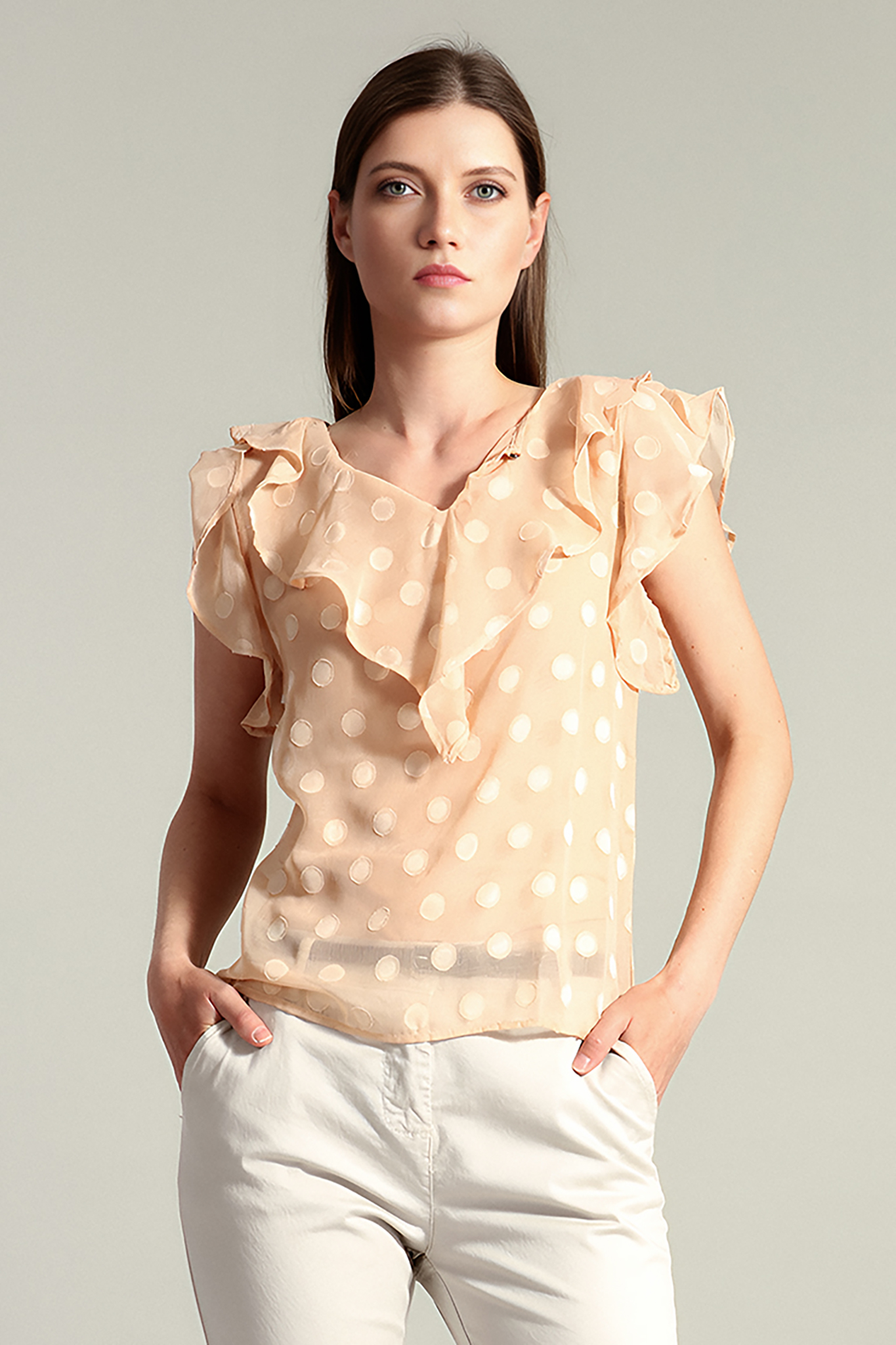 Дамска ефирна блуза в цвят пудра с релефни кръгове и харбали