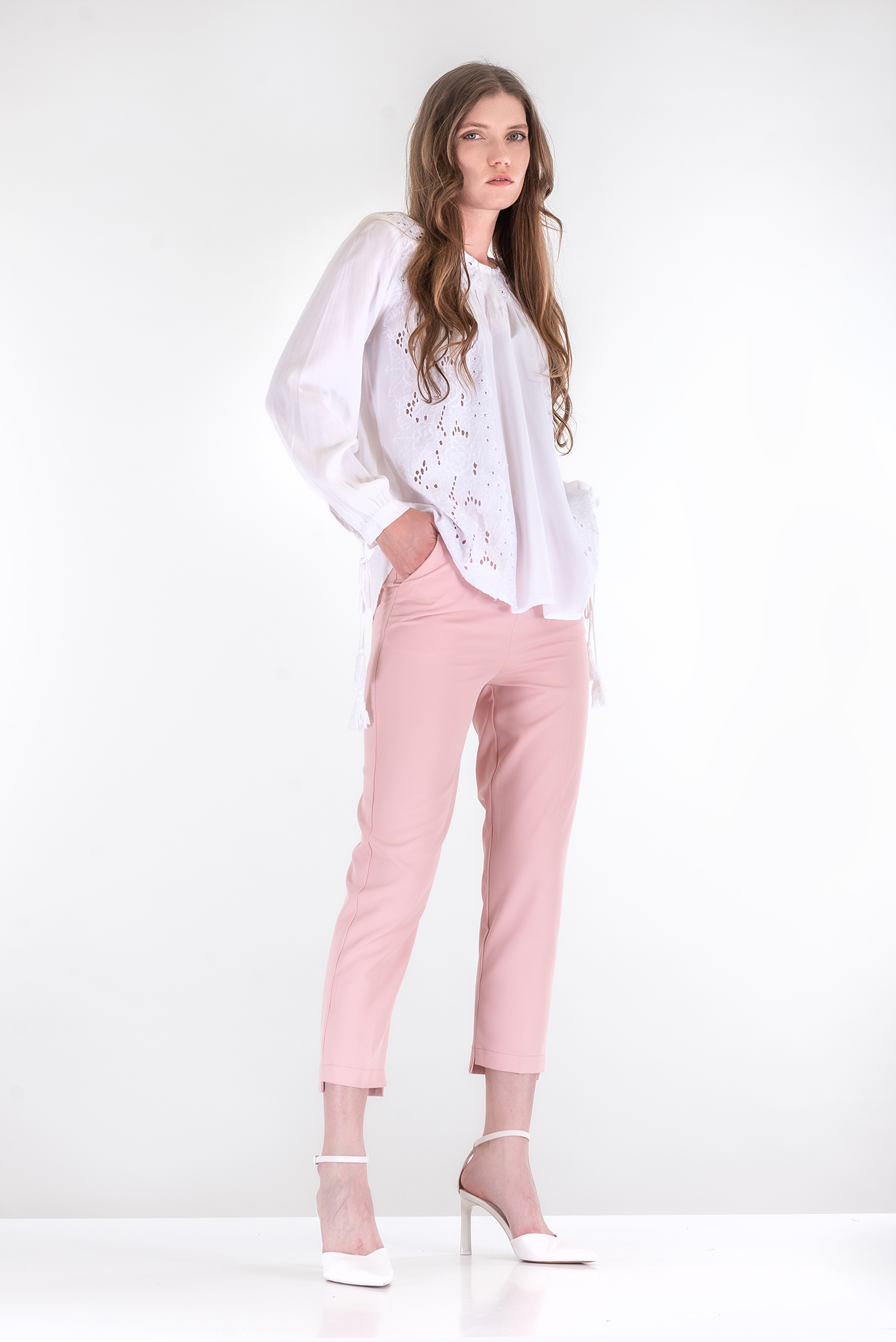 Дамски панталон в розово с басти и ластик в кръста