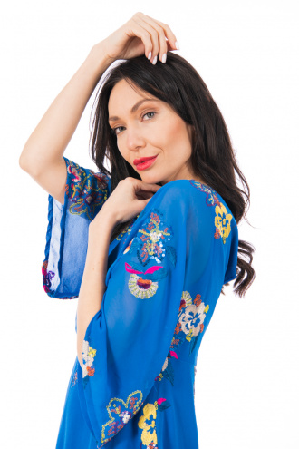Къса рокля в турско синьо с 3/4 ръкав и бродирани цветя с пайети