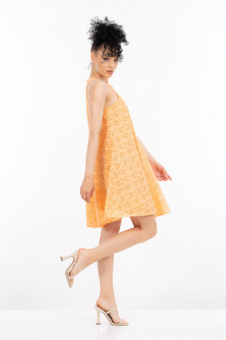 Къса рокля от памук в оранжево с рязана бродерия