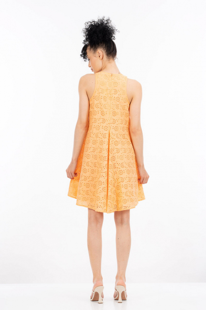 Къса рокля от памук в оранжево с рязана бродерия