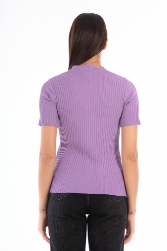 Дамска блуза от фино плетиво в лилаво с плитка в средата