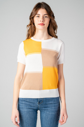 Дамска блуза в бяло от фино плетиво с оранжеви и бежови квадрати