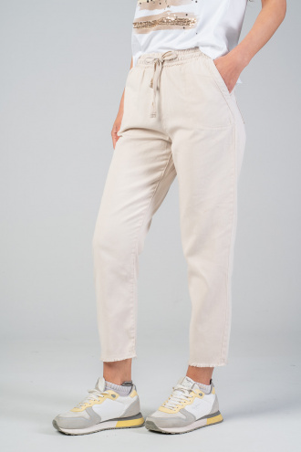 Дамски панталон от фин памук в светлобежово с ластик и връзка