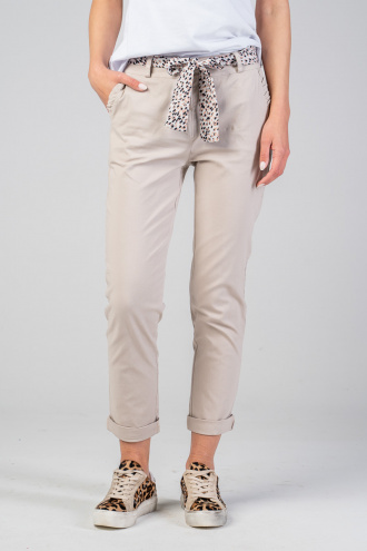 Дамски панталон от памук в бежово с цветен колан и къдрички по джобовете