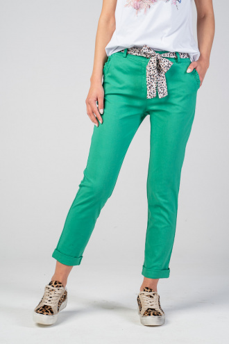 Дамски панталон от памук в зелено с цветен колан и къдрички по джобовете
