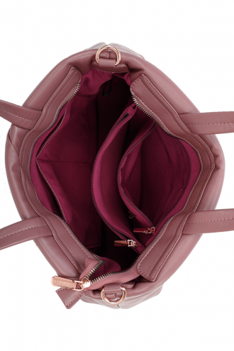 Дамска кожена чанта в цикламено розово с диагонални шевове