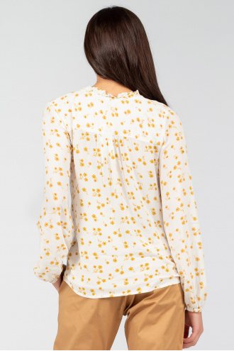 Дамска блуза в цвят екрю със ситен принт бежови цветя