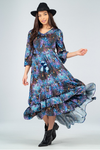 Ефектна дълга рокля с принт в преливащо синьо