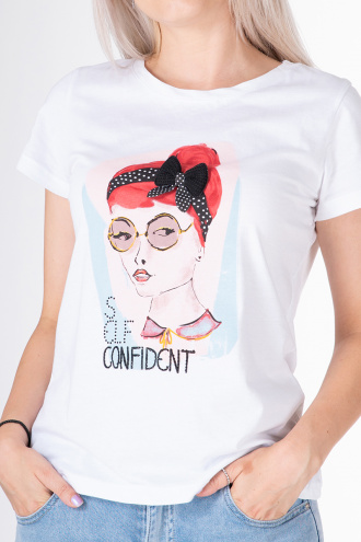 Дамска тениска в бяло със щампа на момиче с очила