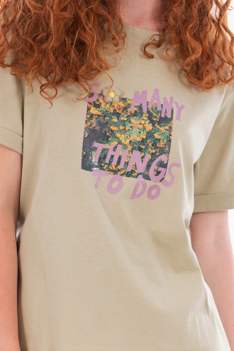Дамска тениска в бежово с щампа и надписи