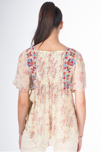 Дамска ефирна блуза в цвят екрю с индийски принт