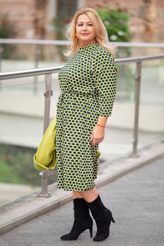 МАКСИ права рокля в зелено с геометричен принт
