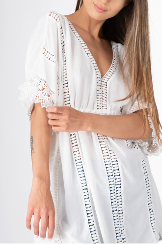 Дамска блуза в бяло в етно стил