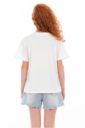 Дамска тениска в бяло с щампа и надписи