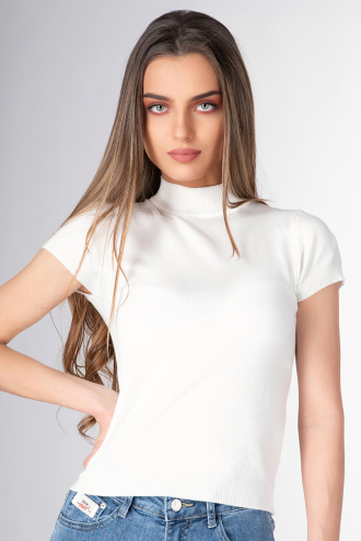 Дамска блуза фино плетиво с висока яка в бяло