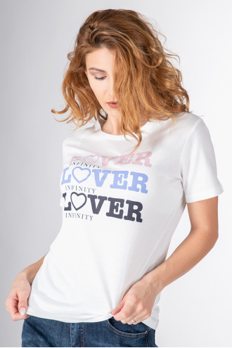 Дамска тениска в бяло с цветен надпис