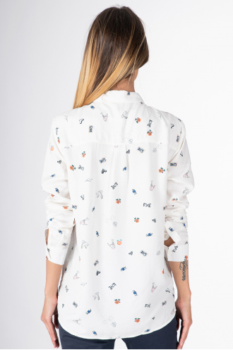 Дамска риза в бяло със сърца, цветчета и надпис