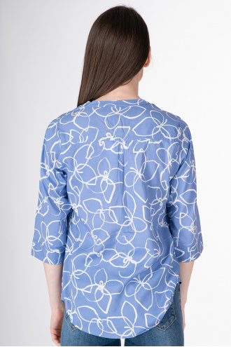 Дамска блуза в синьо с бели цветя