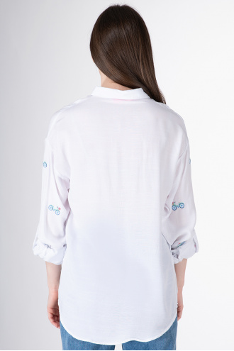 Дамска риза в бяло с бродирани колелета