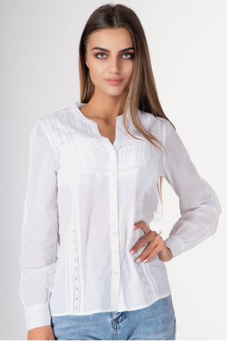 Дамска риза от памук в бяло с рязана бродерия