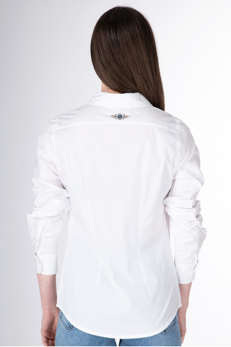 Дамска риза в бяло с щампа и надписи