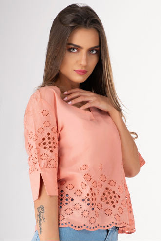 Дамска блуза с рязана бродерия в розово