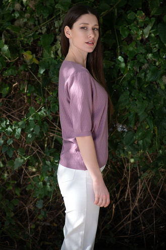Дамска блуза от фино плетиво в лилаво с остро деколте и нишка ламе
