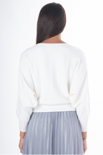 Дамска блуза с прилеп ръкав и релефни шевици в бяло