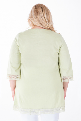 МАКСИ блуза в светлозелено с връзка на деколтето и рязана дантела