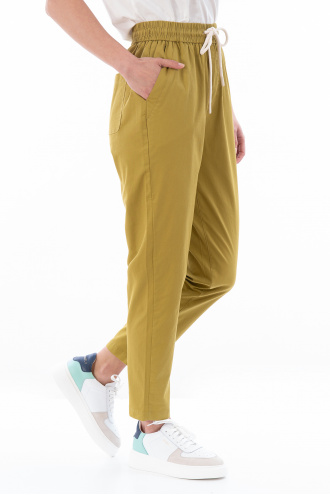 Дамски спортно-елегантен панталон от памук в цвят лайм с ластик и връзка