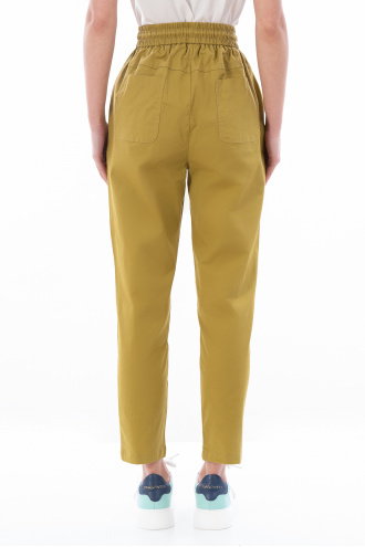 Дамски спортно-елегантен панталон от памук в цвят лайм с ластик и връзка