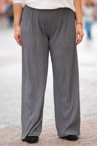 МАКСИ широк панталон в сиво с релефни вертикални линии