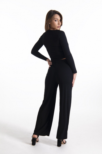 Дамски комплект в черно със широк панталон и къса блуза