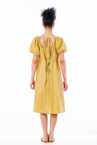 Оувърсайз рокля от памук в цвят горчица с връзка на гърба