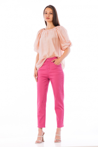 Дамска блуза от фина материя в розово с набор на деколтето