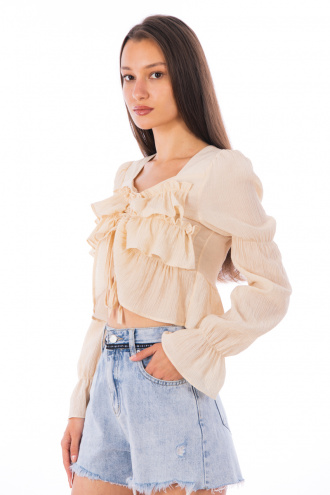 Дамска къса блуза в цвят екрю с връзка и набор отпред