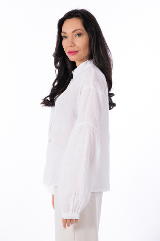 Дамска риза от лен и памук в бяло с широк ръкав