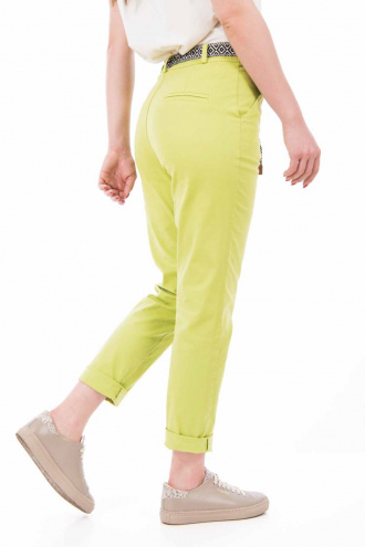 Дамски панталони в електриково зелено с плетен текстилен колан