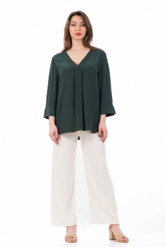 Дамска ефирна блуза в тъмнозелено със 7/8 ръкав и остро деколте