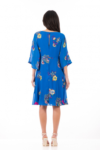 Къса рокля в турско синьо с 3/4 ръкав и бродирани цветя с пайети