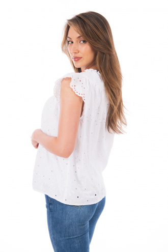 Дамска блуза от памук в бяло с рязана бродерия
