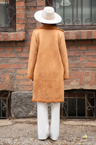 Дамско палто в светлокафяво с каракулена подплата