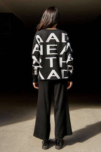 Дамски комплект от блуза, панталон и шал с принт бели букви