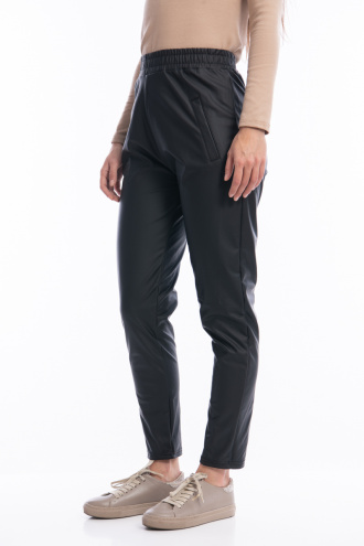 Дамски ватиран панталон от еко кожа в черно с ластик и връзки
