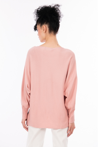 Дамски пуловер от фино плетиво в розово с принт цветни ленти с камъчета