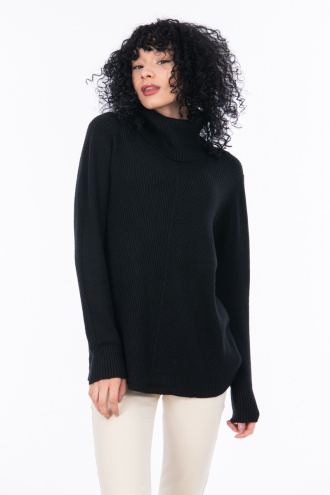 Дамски пуловер в черно с поло яка