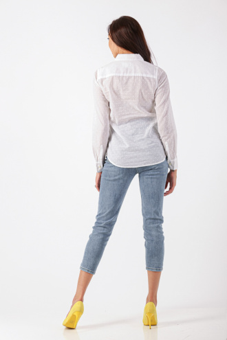 Дамска риза от памук в бяло с релефни точки